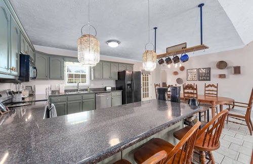 Bells Casa | Family-Friendly 3BR Stay with EV Charger & BBQ