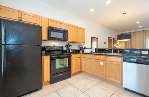 Sunset Lakes Casa | Amplio Refugio 3 Habitaciones con Piscina y Parrilla cerca de Disney