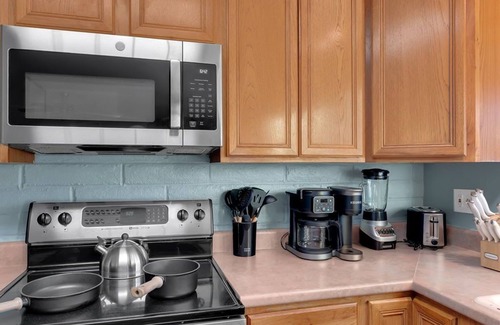 Tucson Casa | 4-bedroom house sleeps 10 in East Tucson with Pool and Game room,