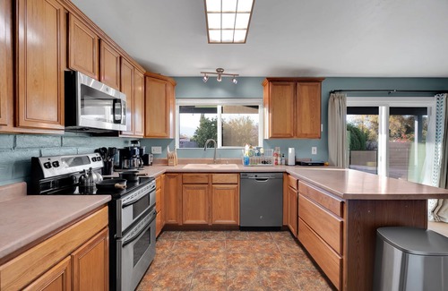 Tucson Casa | 4-bedroom house sleeps 10 in East Tucson with Pool and Game room,