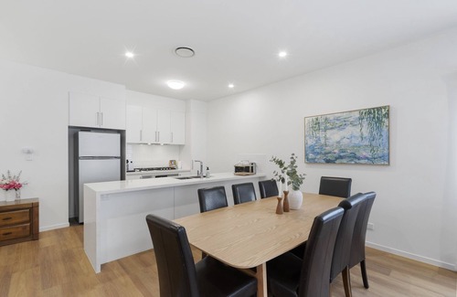 Wavell Heights Casa | Family-Friendly House with Courtyard Retreat