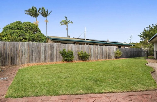 Battery Hill Casa | Family Friendly Beach House: Short stroll to beach