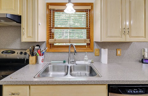 Bushkill Casa | Family-Friendly Bushkill Home w/ Pool Access!