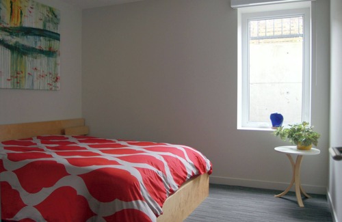 Hollyburn Apartamento | Family-Friendly 2BR Ambleside Suite Near Beach & Trails