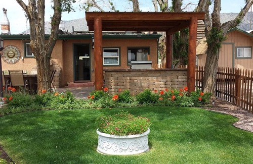 Canon City Cabina | Family-Friendly Cabin | Fire Pit | BBQ & Picnic Area | Playground