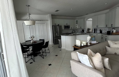 Vista East Casa | Family friendly! Close to MCO, Disney, Universal, NASA, beaches, and more!