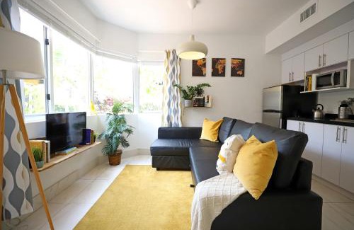 North Beach Apartamento | Family Friendly Condo Steps to Miami Beach with Free Parking