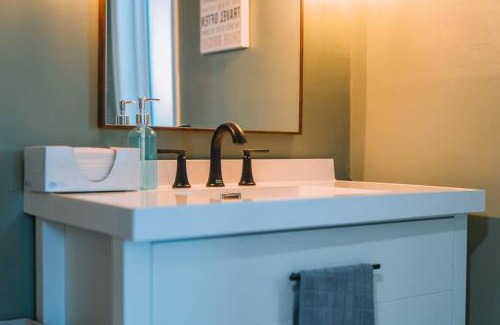 Apple Creek Casa | Family Friendly Downtown Apple Creek by Antiques