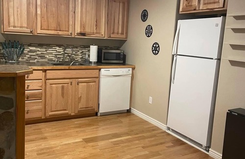 Johnstown Apartamento | Family friendly & fully furn. garden apt. with huge yard in lovely neighborhood