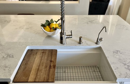 Palm Valley Casa | Family friendly Goodyear Home, huge backyard & all NEW furniture