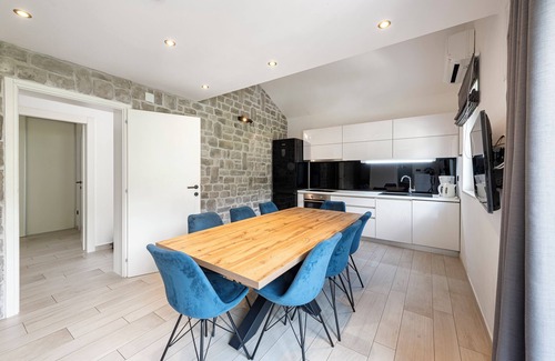Zaton Casa | Casa de vacaciones con piscina privada climatizada y vistas al mar