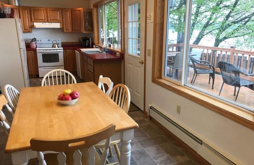 Munising Casa | ¡Casa de 3 habitaciones en la Bahía Munising del Lago Superior! Rocas en la fotografía Amaneceres!