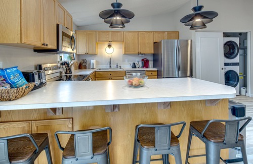 Boyd Acres Casa | Family Friendly Home w/ HotTub, Grill, Near Park!