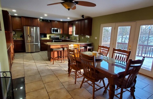 Lexington Casa | Family friendly house in quiet neighborhood. Close to everything!