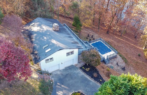 Lenoir City Casa | Family friendly Lakefront Home on a Wooded Lot - 30 min. to downtown Knoxville