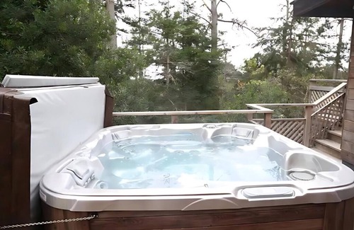 Little River Casa | Family friendly luxury. wrap-around decks with an ocean view, Spa, and Sauna.