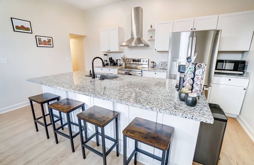 Norwood Casa | Family-friendly Modern Home in Cincy - Sleeps 10, Near Downtown, Prime Location