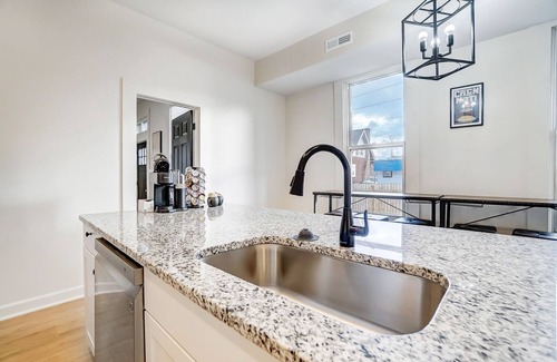 Norwood Casa | Family-friendly Modern Home in Cincy - Sleeps 10, Near Downtown, Prime Location