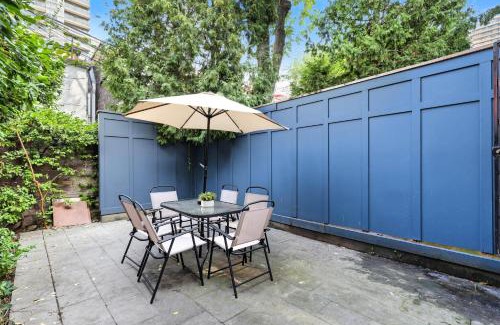 Church and Wellesley Casa | Family-Friendly Modern 4-Bedroom Getaway in TO
