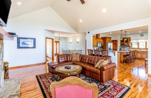 River Ridge Casa | Family-Friendly Mountain View Retreat w/ 3 Decks, Game Room, Grill, & Free WiFi