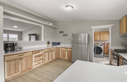 Divide Casa | Family-Friendly Mtn Retreat |Fireplace Pets Trails