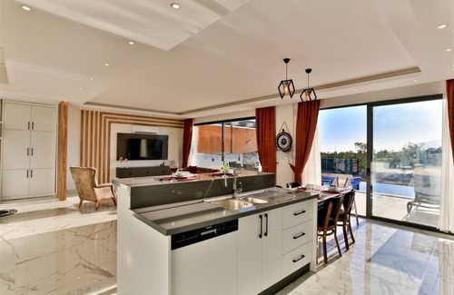 Uzumlu Villa | Family friendly new villa; Big pool, Sauna/hot tube, 2 Jakuzzies,Turkish Hamam