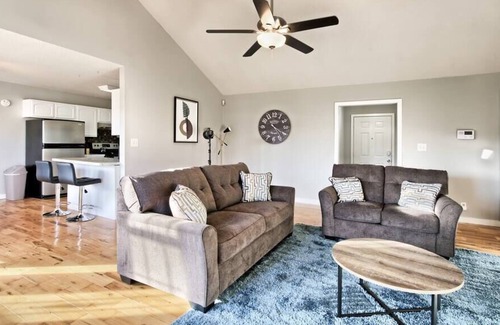 Clarksville Casa | Oasis familiar con cama King y gran patio cercado