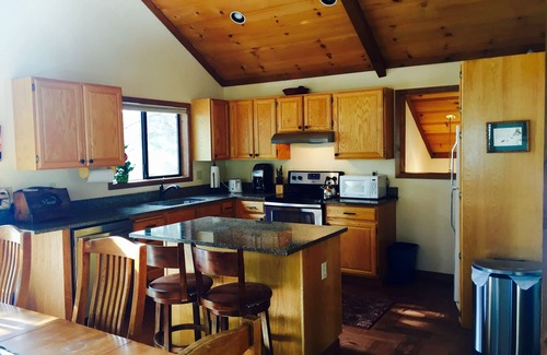 Tahoe City Cabina | Familiarmente, Pet-Friendly, rodeado Árbol-Casa para vacaciones Tahoe City