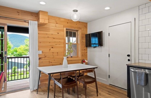 Lake George Casa | Family Friendly- Pet Friendly