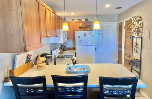 Ono Island Condominio | Condominio de Riverside amigable para familias y tranquilo con piscina, muelles para botes y muelle de pesca