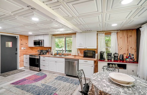 Richmond Cabaña | Family-Friendly Richmond Cottage w/ Private Yard