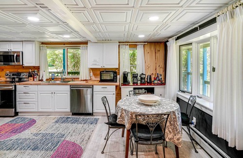 Richmond Cabaña | Family-Friendly Richmond Cottage w/ Private Yard