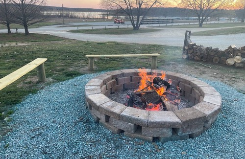 Warsaw Casa | Family-Friendly Room w/ Pool, Fishing Pond, & Boat Rentals for Outdoor Fun