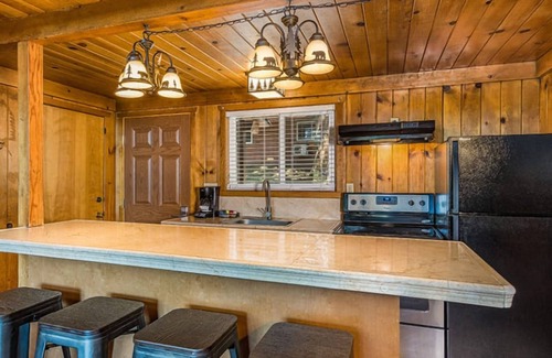 Bass Lake Hotel | Family Friendly Stay w/Balcony | Lake Activities & Perfect Outdoor Adventure