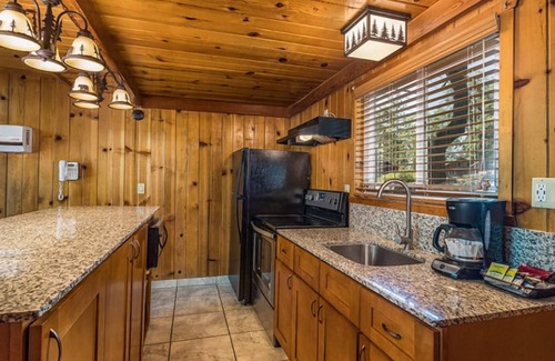 Bass Lake Hotel | Family Friendly Stay w/Balcony | Lake Activities & Perfect Outdoor Adventure