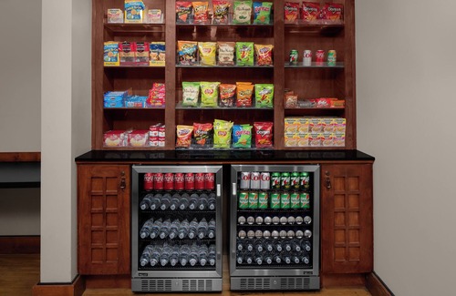 Renton Casa | Family Friendly Suite w/ Full Kitchen, Free Parking and Free Airport Shuttle!