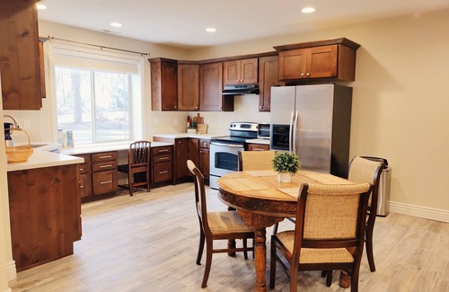 Pleasant Grove Casa | Family friendly home close to ski resorts, mountains, lakes, BYU, and UVU