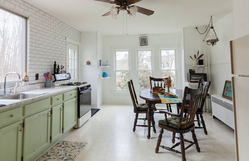 Cornwallville Casa | Family friendly with fireplace and swingset