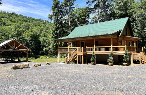 Portland Mills Cabina | Family Friendly Waterfront Log Cabin on on the Wild & Scenic Clarion River