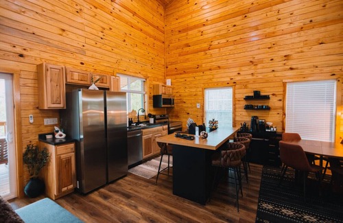 Frenchburg Cabina | Family & Friends Retreat | HotTub | Views | Arcade
