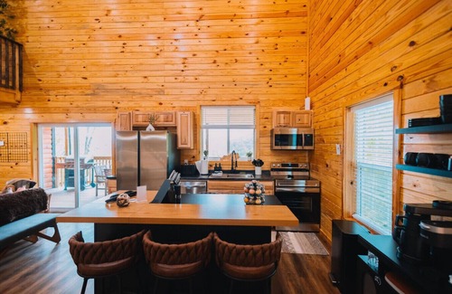 Frenchburg Cabina | Family & Friends Retreat | HotTub | Views | Arcade