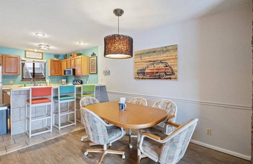 Osage Beach Condominio | Family Fun at Lake Vibin' Lazy Days Osage Beach w/ 2 Pools, Playground, Games & Calm Water