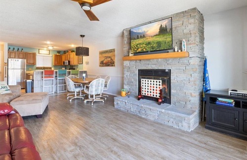 Osage Beach Condominio | Family Fun at Lake Vibin' Lazy Days Osage Beach w/ 2 Pools, Playground, Games & Calm Water