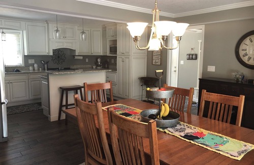 Mishawaka Casa | Diversión familiar, hogar limpio con piscina. Perfecto destino de fin de semana de Notre Dame!