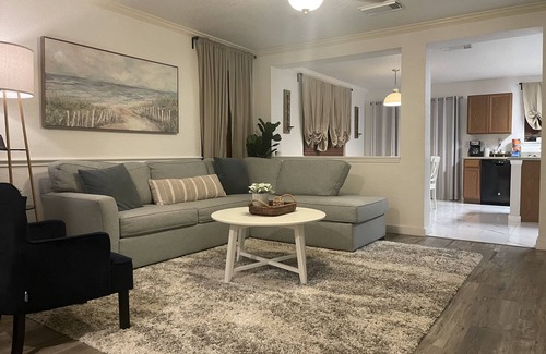 West San Antonio Casa | Cerca de Sea World y Lackland AFB. Descuentos BMT!