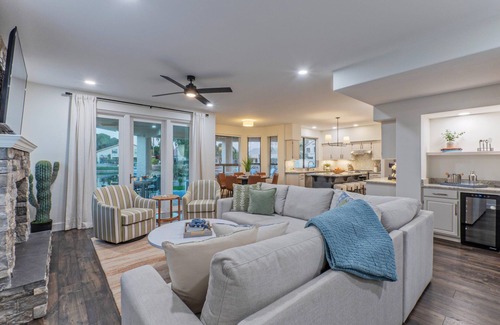 Val Vista Lakes Casa | Family Fun Lakefront, Htd Pool, Spa, Putt Green, Kayaks, Covered Patio w/TV, Indoor Games