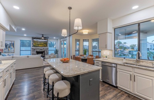 Val Vista Lakes Casa | Family Fun Lakefront, Htd Pool, Spa, Putt Green, Kayaks, Covered Patio w/TV, Indoor Games