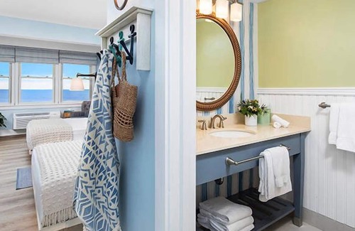 Silver Beach Hotel | Family Fun! Minutes to Woods Hole Aquarium! Onsite Pools, Private Beach!