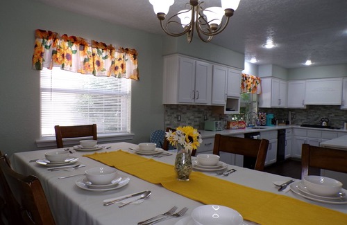 Farmington Casa | Family Fun, Movie Theater Games Full Kitchen Quiet Cul-de-Sac