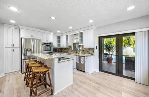 Davie Apartamento | Family Fun Retreat! Sleeps 10, Private Pool, Mins to Beach & Hard Rock Casino
